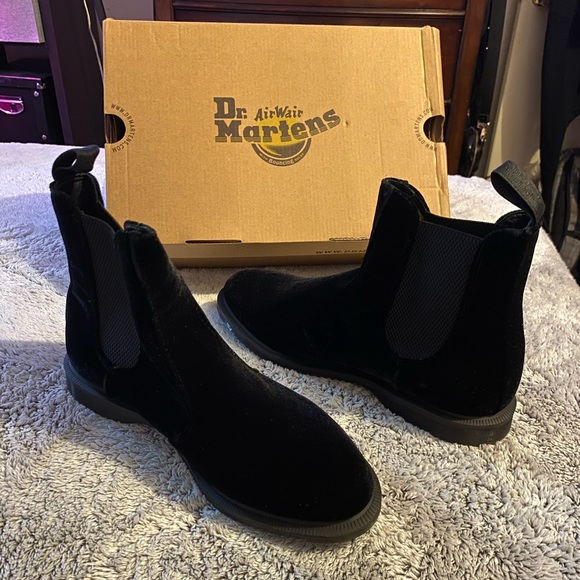 dr martens flora velvet